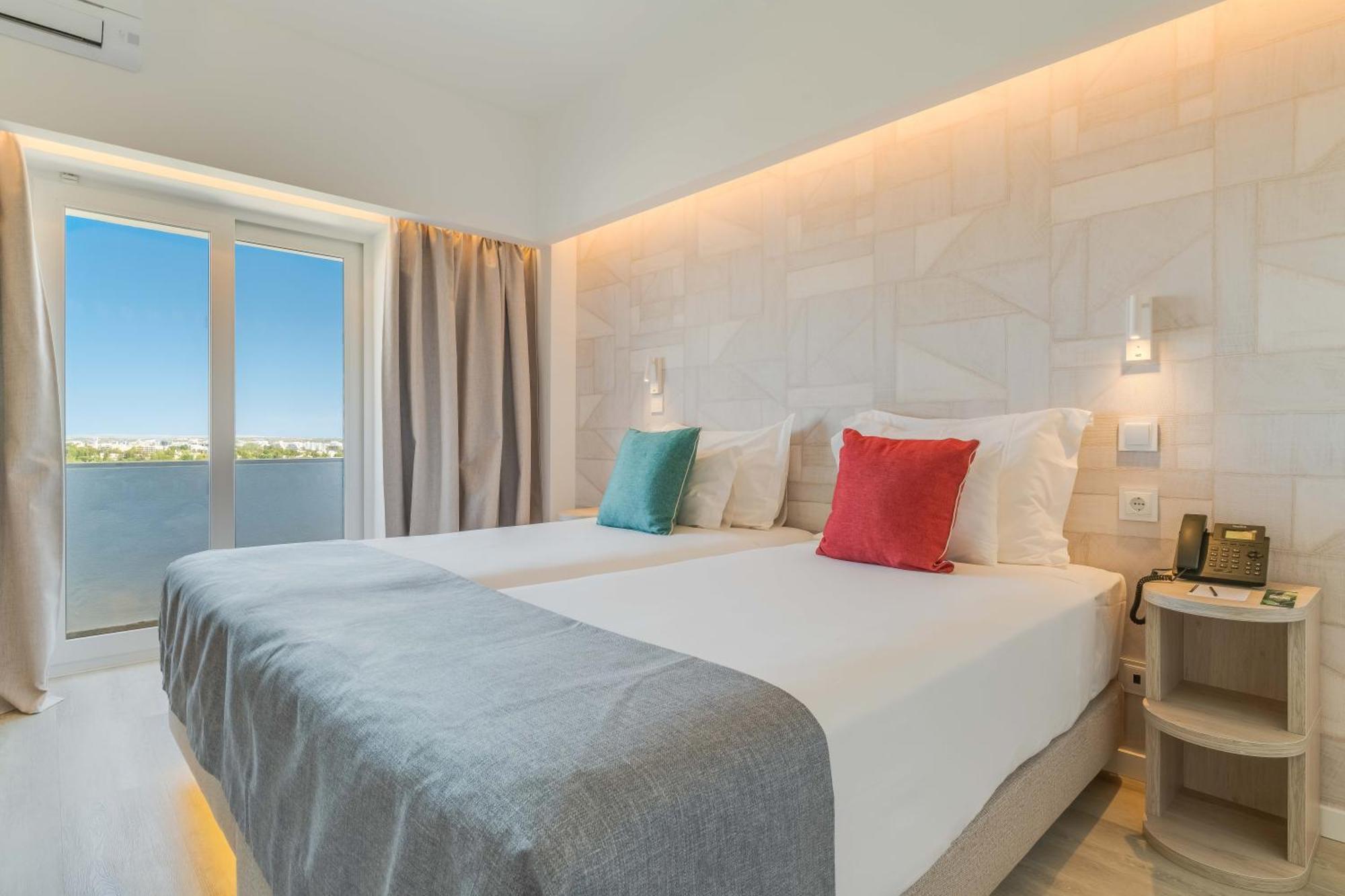 Pestana Blue Alvor Beach Exterior foto A room at the hotel