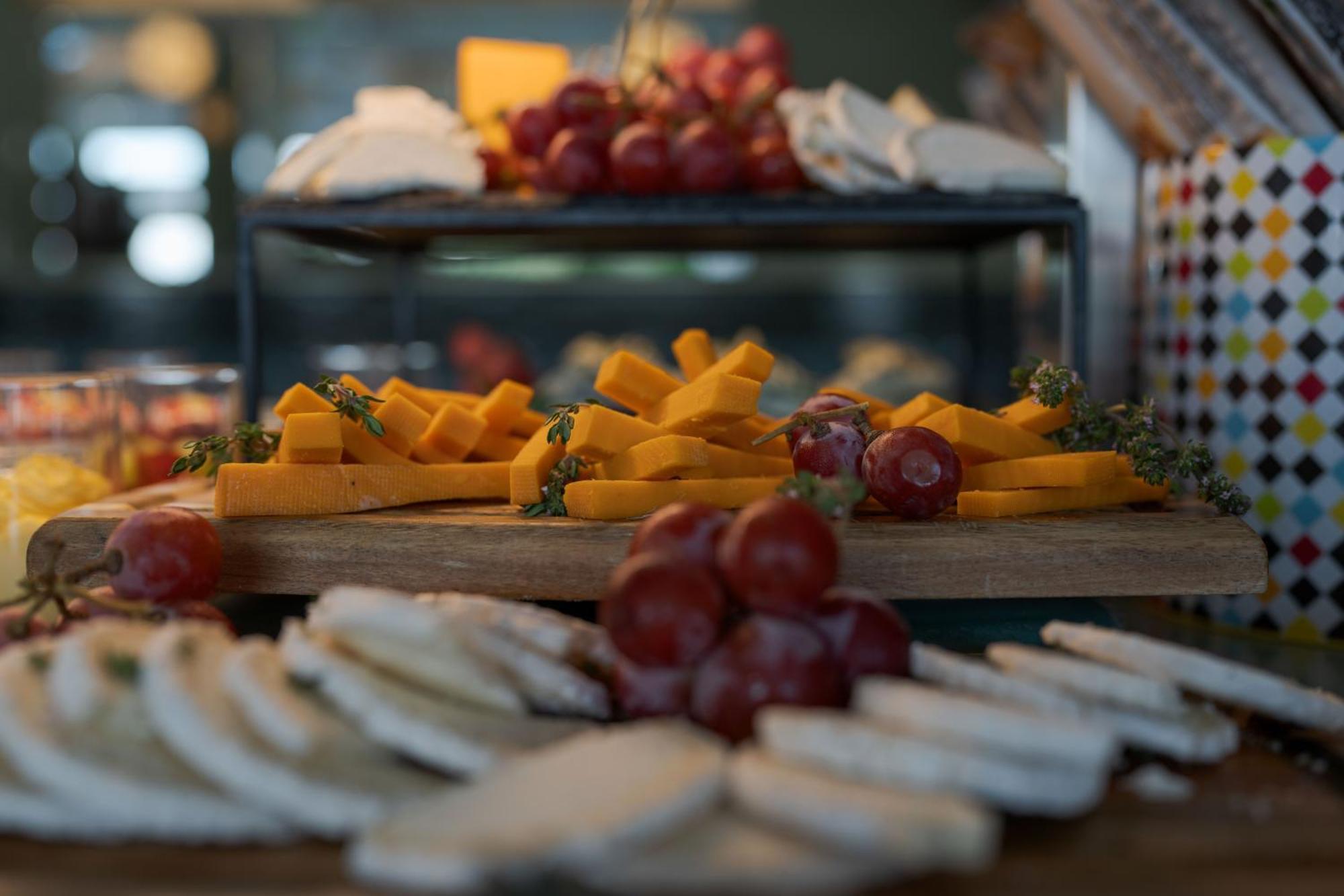Pestana Blue Alvor Beach Exterior foto Cheese and fruit